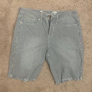 7 For All Mankind Sunset Bermuda Shorts, Blue and White Striped, Size 6